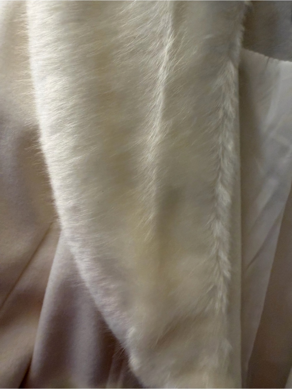 GBG Los Angeles Ivory Faux Fur Walker Coat M Like New Elegant Winter Coat - Picture 3 of 13